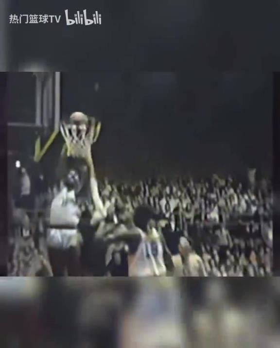 這是怪物嗎？張伯倫高中時期是怎么打球的？校園里的明星！