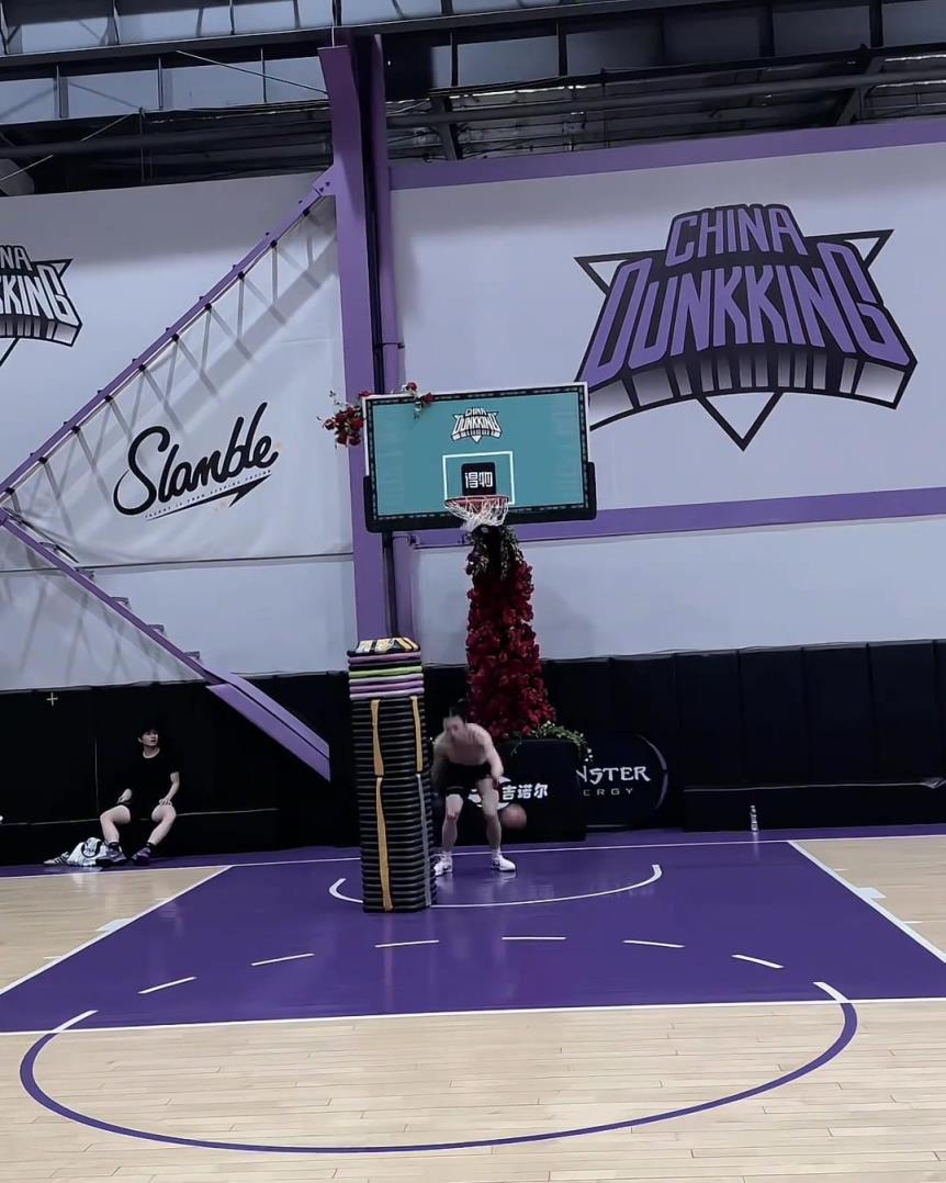 兄弟，這個摸高如何？