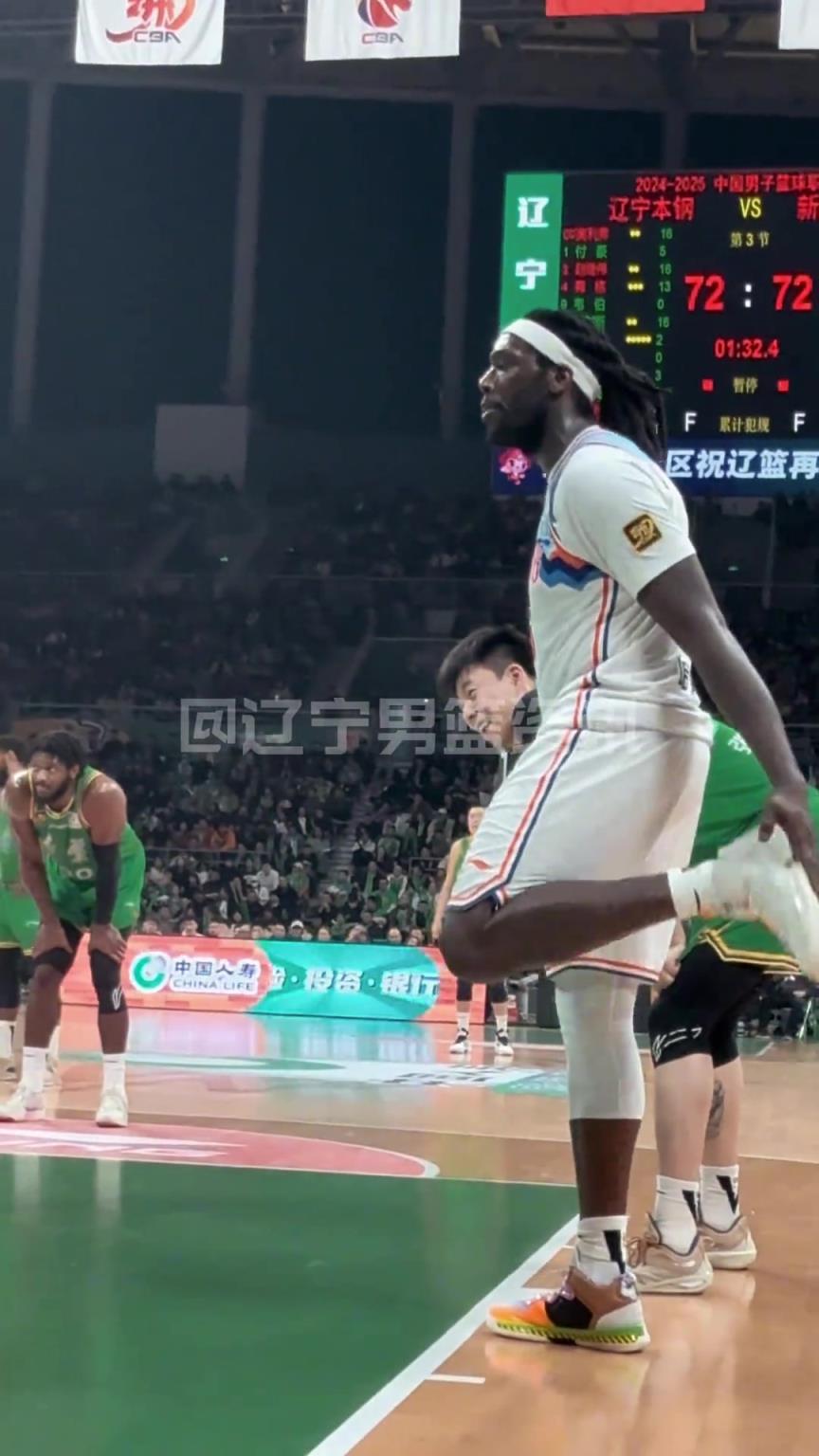 哈雷爾狂噴奧利弗：我會在澳洲干你小子！裁判吹T送他離場