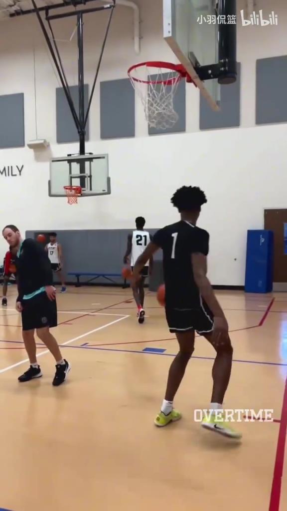 地表最強身體素質？阿門扣籃簡直就像直升機起飛一樣！