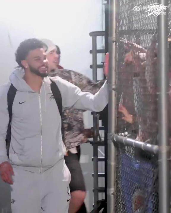 68勝歷史第五傲人戰(zhàn)績！雷霆全員回到OKC，當?shù)厍蛎詿崆榻訖C