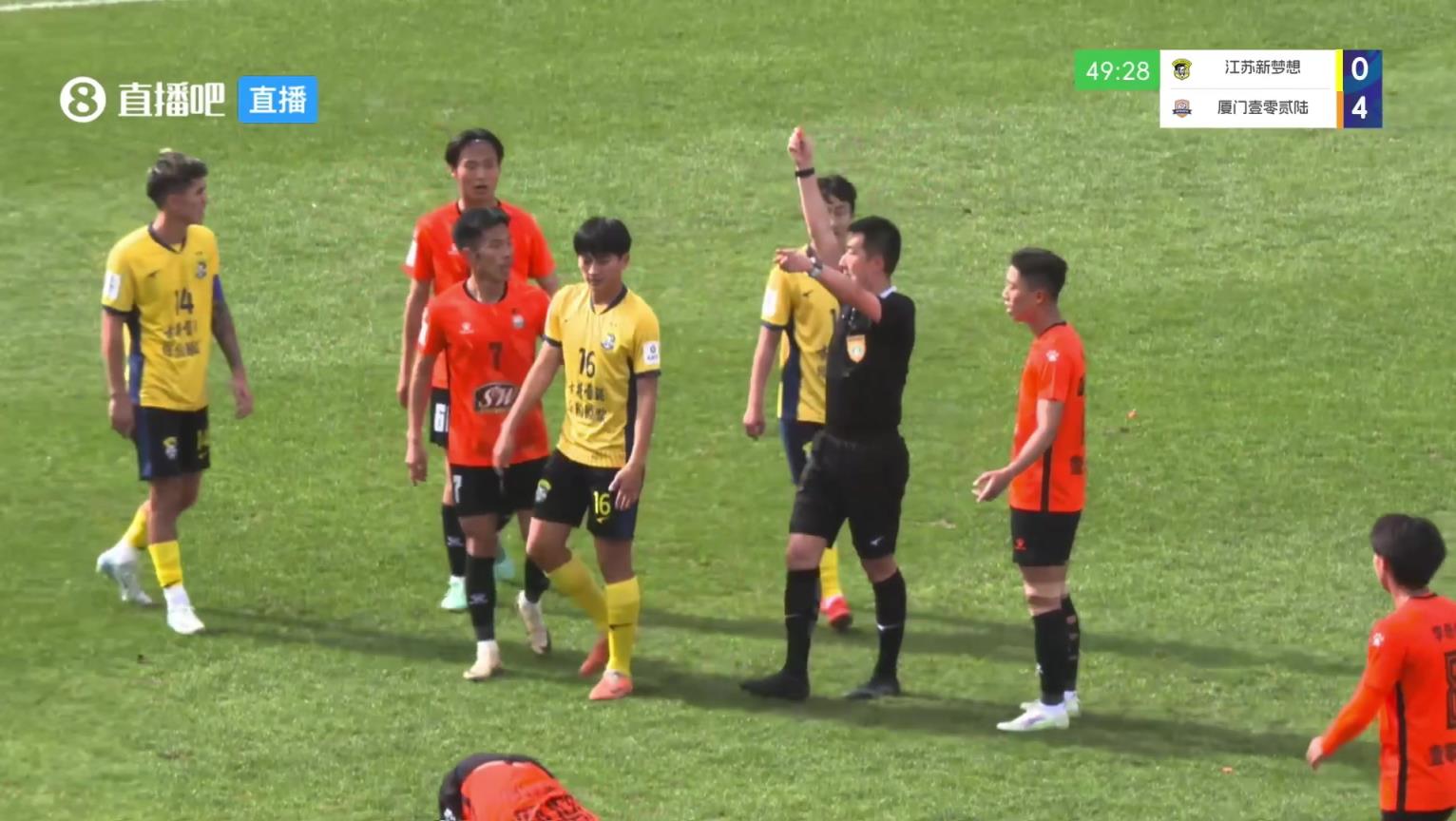 比姆巴佩抬的還高，中冠球員亮鞋釘兇狠蹬踏被裁判直紅驅逐