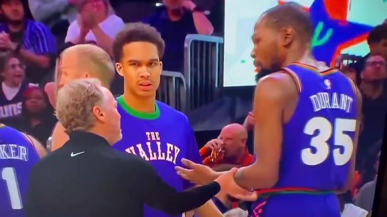 下課導火索？主帥布登此前抓住KD手臂要說什么，被一把甩開！