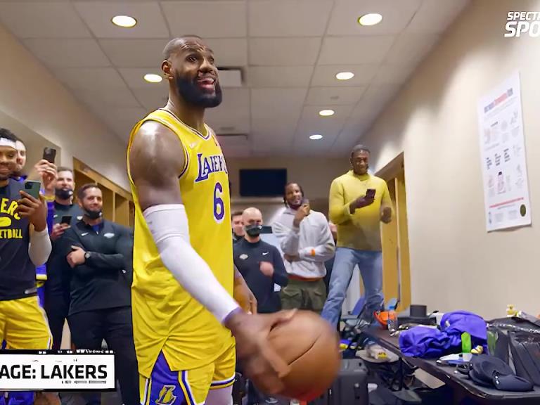 里弗斯絕殺之后湖人隊(duì)的更衣室氛圍，簡(jiǎn)直不要太和諧！！