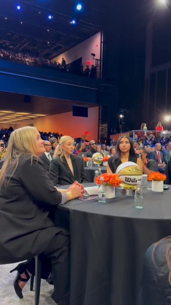 今天這穿搭，差點(diǎn)沒認(rèn)出來！佩奇-布克斯當(dāng)選WNBA狀元后十分淡定