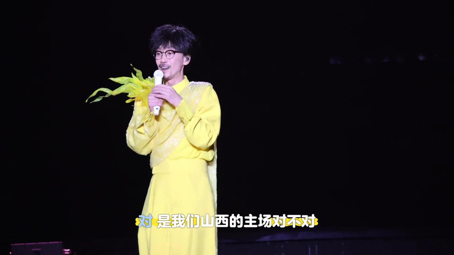 山西鬧他！周傳雄太原演唱會現(xiàn)場帶領歌迷為山西男籃加油助威