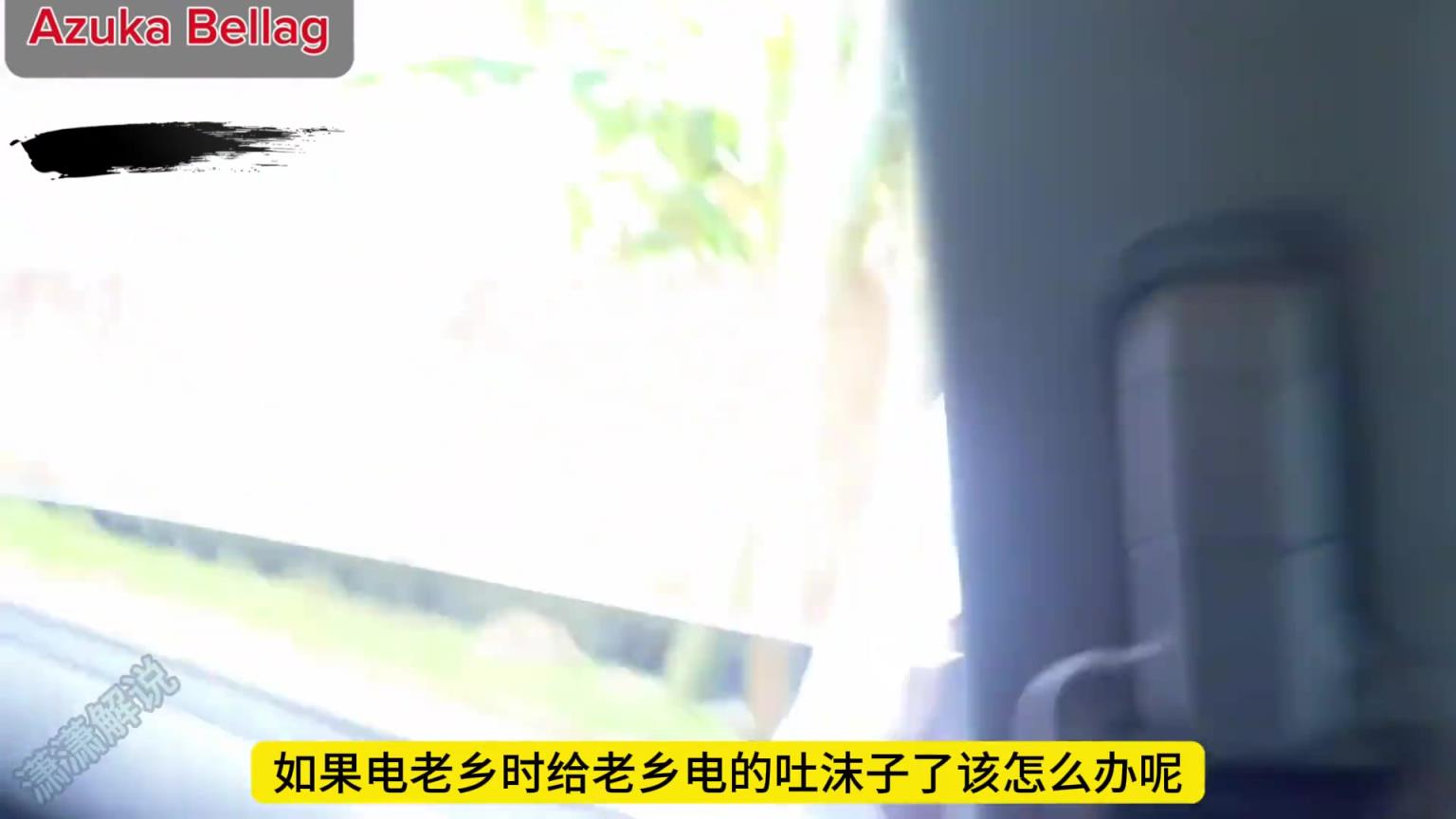 淳樸的阿森納老鄉(xiāng)盯著搶手機，沒料到被黑妹一個電擊棒